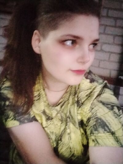  ,   Kitana, 22 ,  