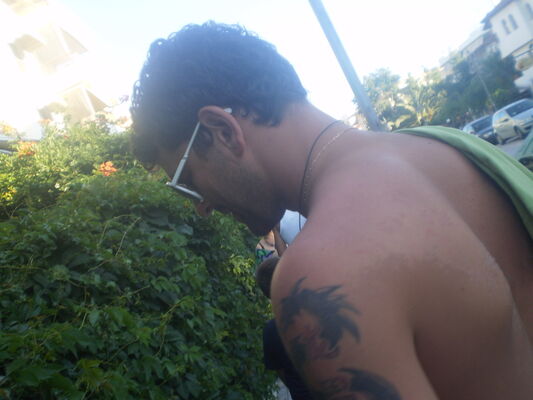  ,   Gio, 44 ,   