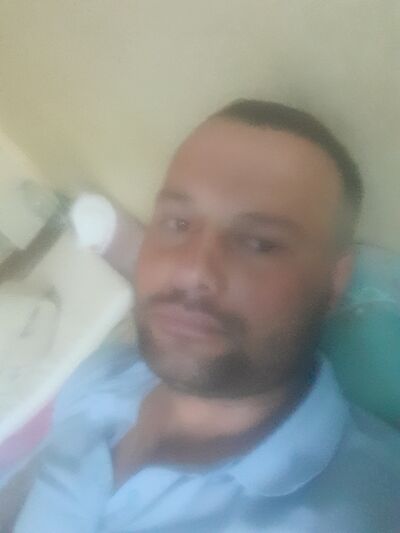  ,   LEON, 32 ,     , 