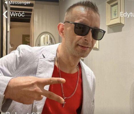  ,   Robin, 42 ,   ,   