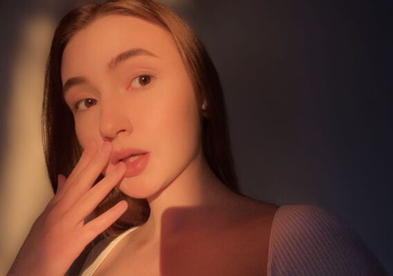  ,   Anastasia, 22 ,  