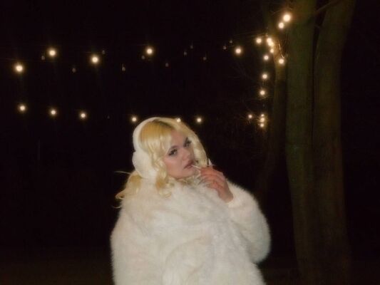  ,   Dasha, 20 ,   ,   , c 