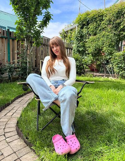  ,   Alice, 33 ,     , c 