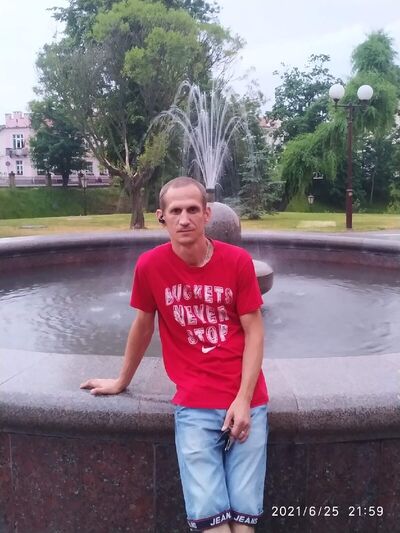  ,   Oleg, 42 ,   