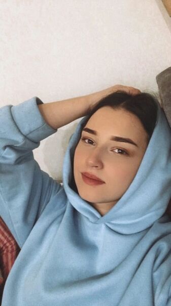  ,   Mila, 21 ,   ,   