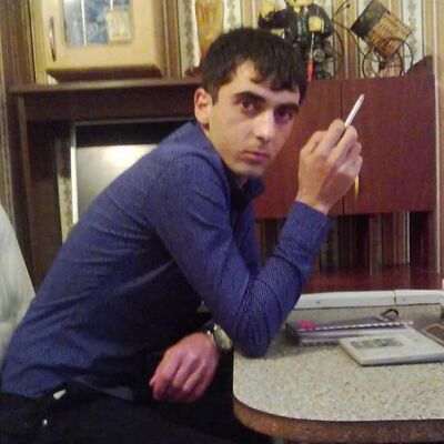  ,   Artyom, 32 ,   ,   