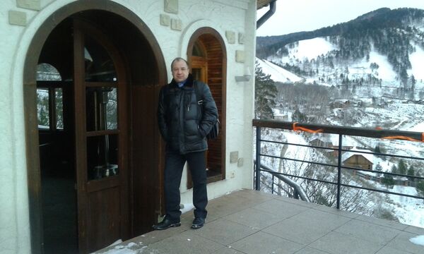  ,   Viktor, 49 ,   