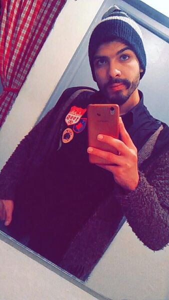  ,   Yassine, 25 ,     , c 