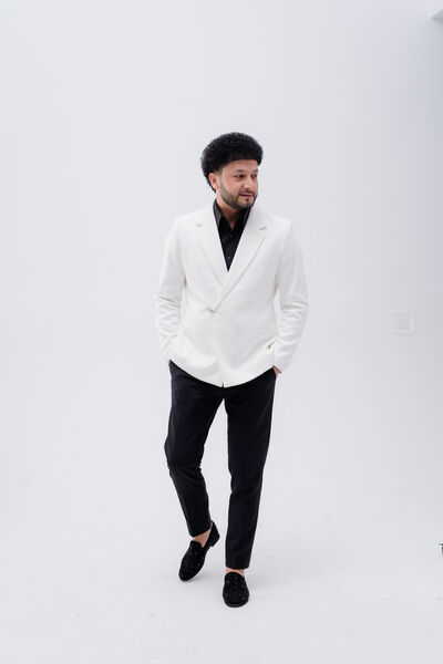  ,   Devvik, 27 ,   ,   