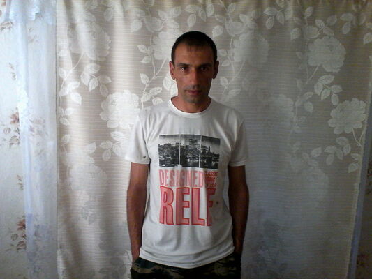  ,   Viktor, 43 ,  