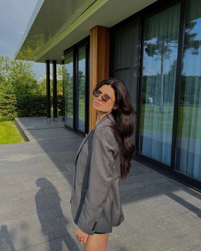  ,   Viki, 31 ,   ,   