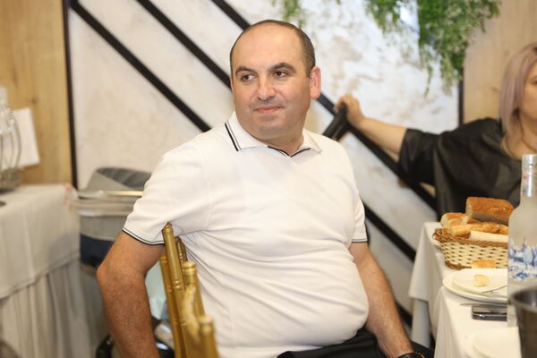  ,   Arman, 43 ,     , c 
