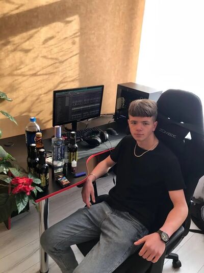  ,   Ruslan, 19 ,   ,   