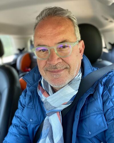  ,   Antony, 61 ,   ,   