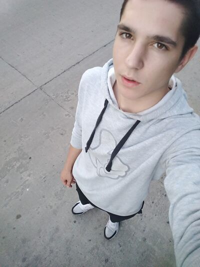  ,   Artur, 25 ,   ,   , c 