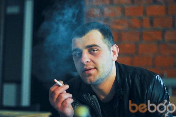  ,   Viktor, 37 ,   