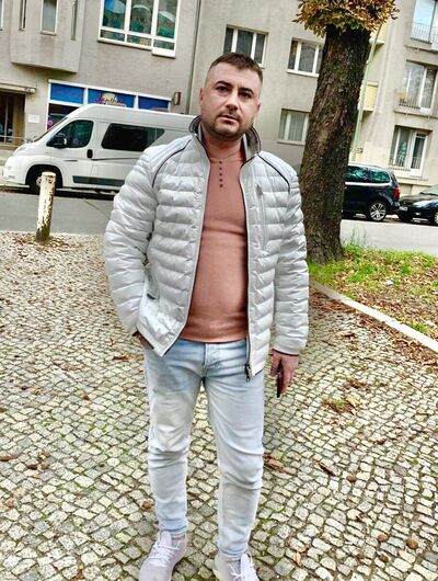  ,   Ghena, 34 ,   ,   