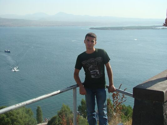  ,   Goro, 29 ,   
