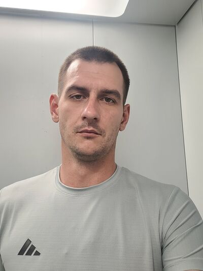  ,   Viktor, 37 ,   , c 