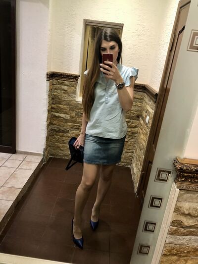  ,   Elena, 33 ,  