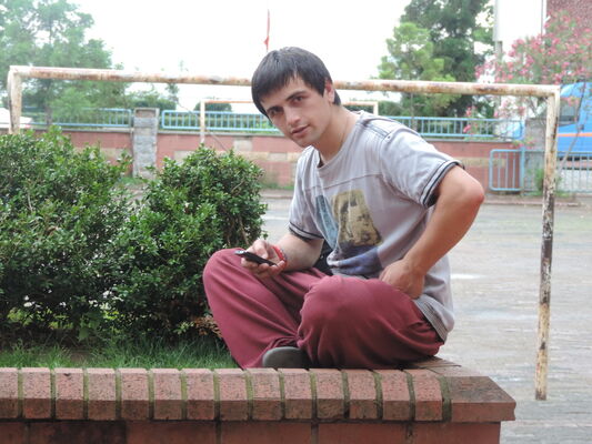  ,   Dato, 32 ,   