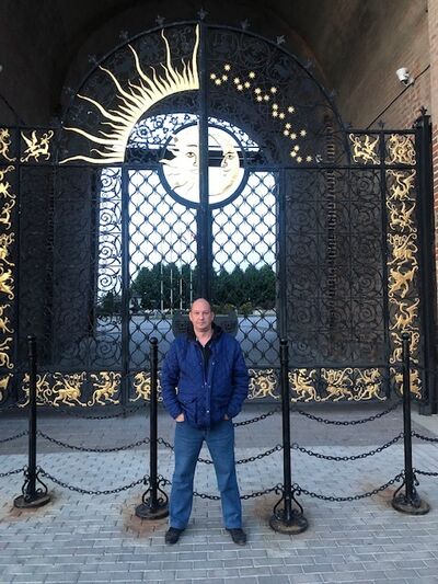  ,   Maksim, 46 ,   ,   