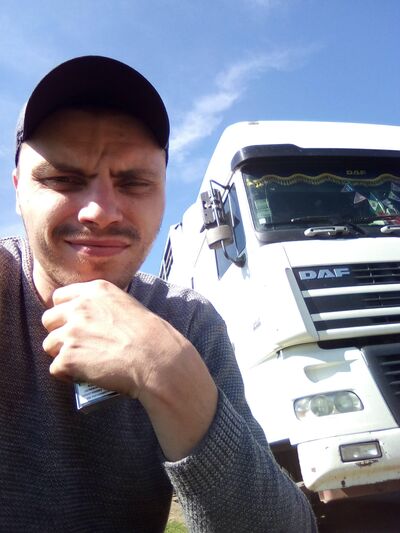  ,   Artem, 32 ,   ,   