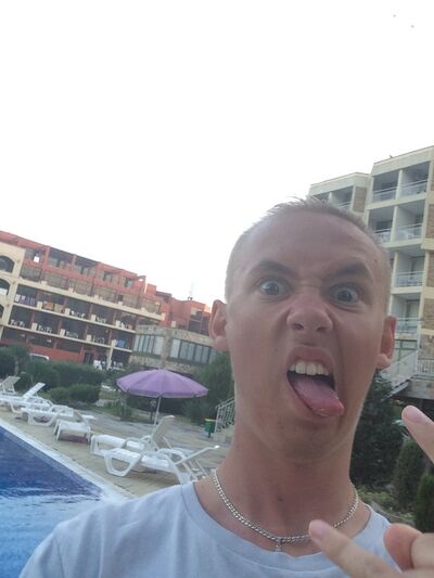  ,   Alex, 28 ,   