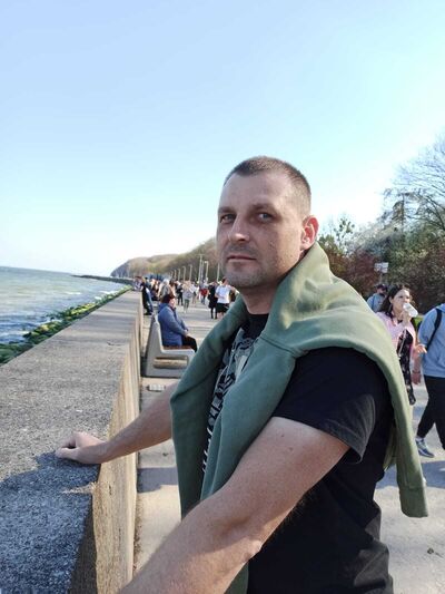  ,   Yurii, 40 ,   c 