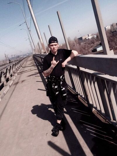  ,   Artem, 21 ,   ,   