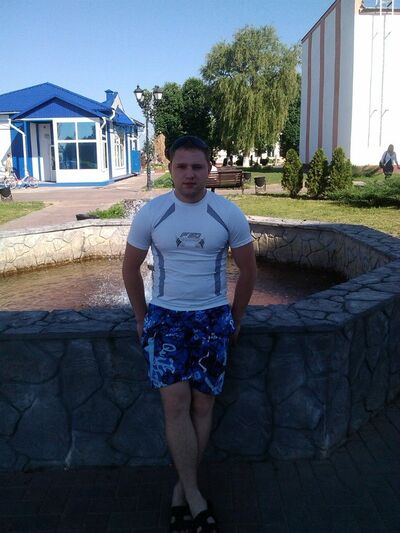  ,   Viktor, 34 ,   