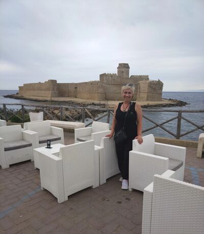  ,   Elena, 47 ,   c 