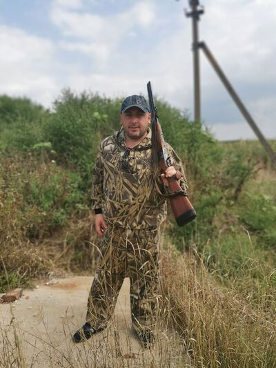  --,   Robi, 44 ,   ,   