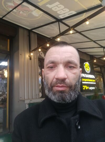  ,   Valentin, 42 ,   c 
