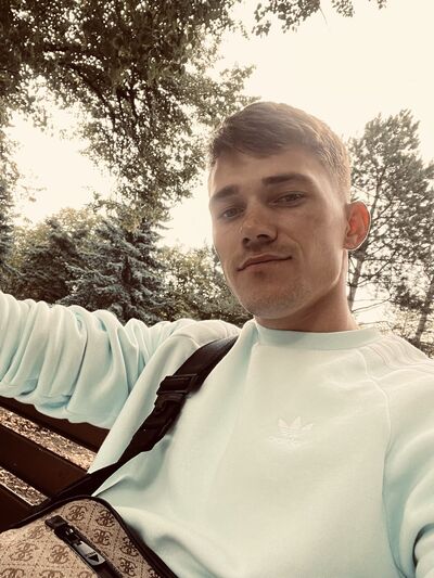  ,   Alex, 28 ,   c , 