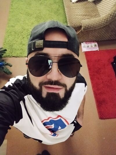  ,   Ikromjon, 32 ,   ,   