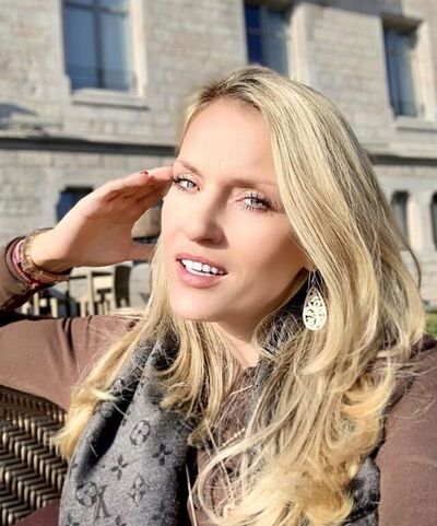  ,   Laurine, 39 ,   ,   