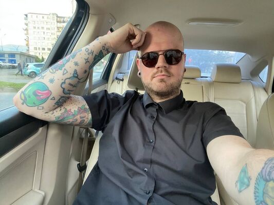  ,   Denis, 32 ,   