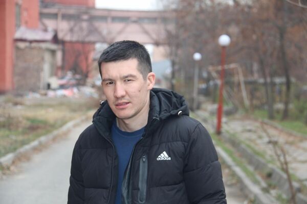  ,   Maks, 33 ,   