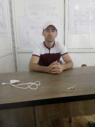  ,   Sasha, 37 ,   