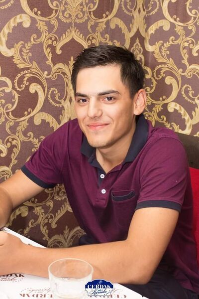  ,   Maxim, 27 ,   ,   , c 