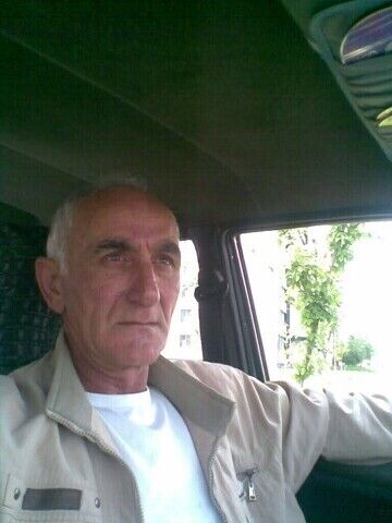  ,   Homme, 64 ,  