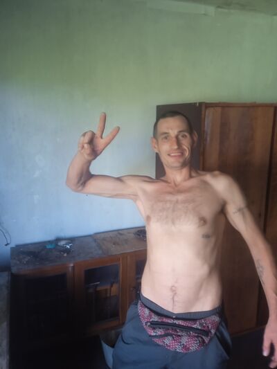  ,   Denis, 37 ,   ,   
