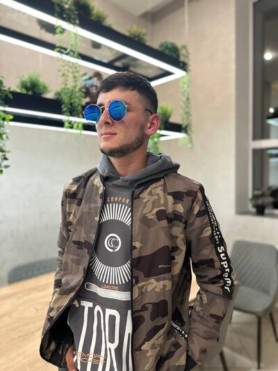  ,   Joni, 21 ,   ,   