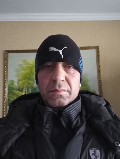  ,   Victor, 49 ,   ,   