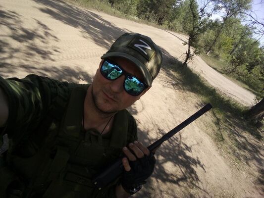  ,   Leon, 33 ,   ,   