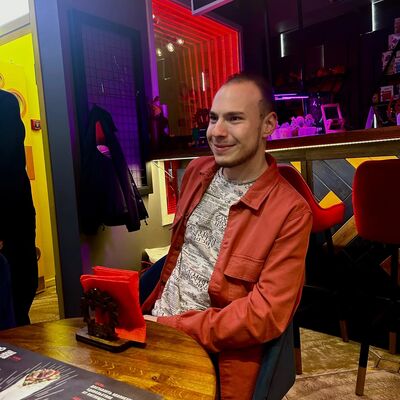  -,   Alexander, 24 ,     , c 