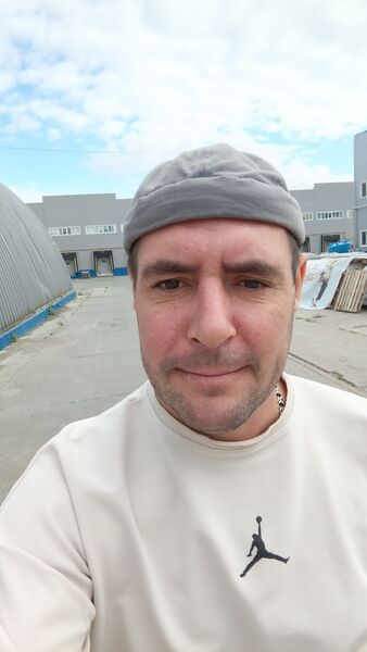  ,   Viktor, 39 ,   ,   