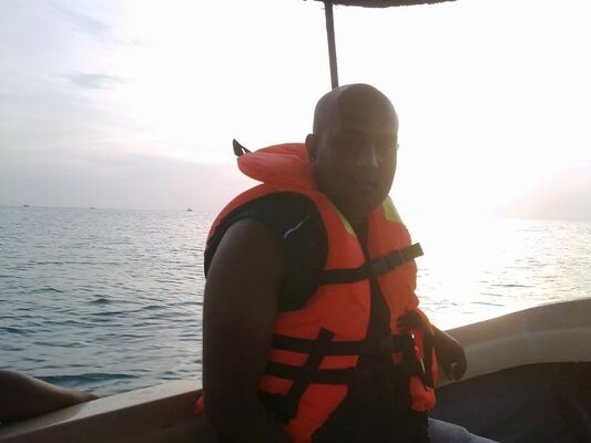 ,   Dilon, 44 ,  