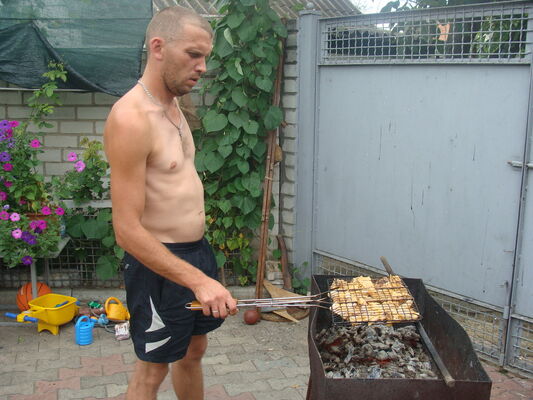  ,   Jonn, 43 ,   